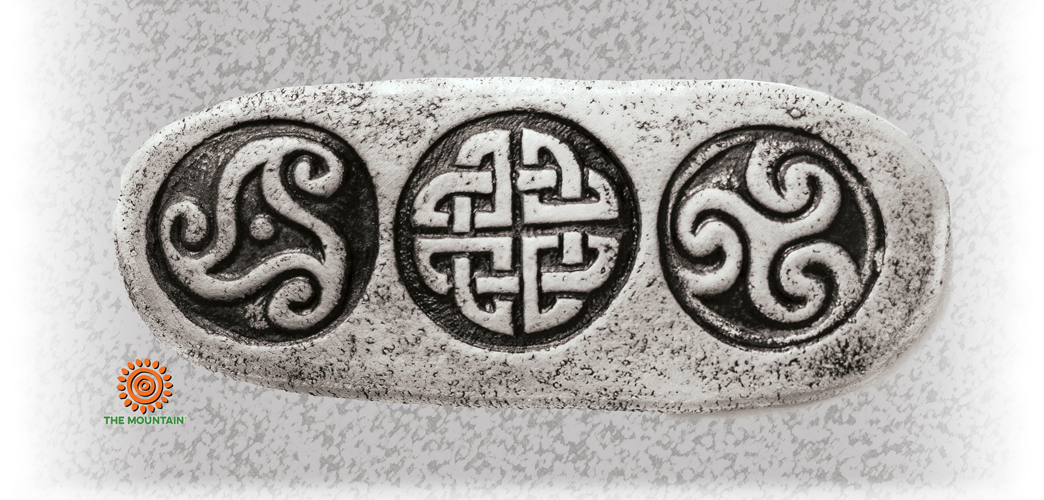 Becher Celtic Triptych White