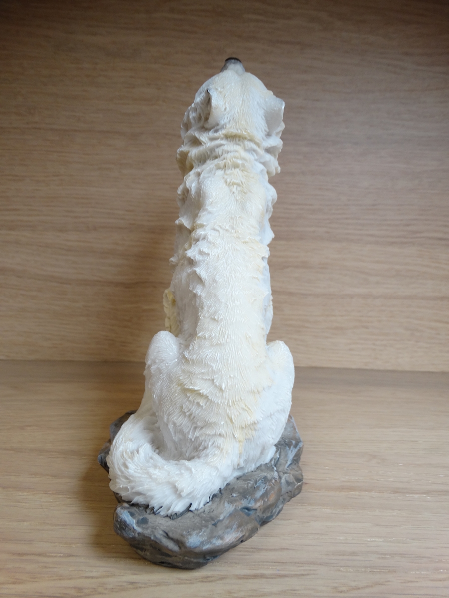 816-9752-4 Sitting Howling Wolf - 20cm