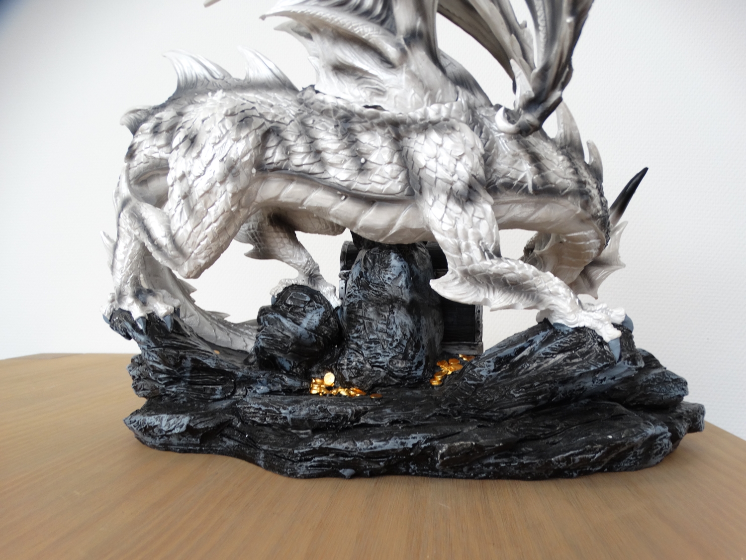 DSC09530 Dragon Treasure White